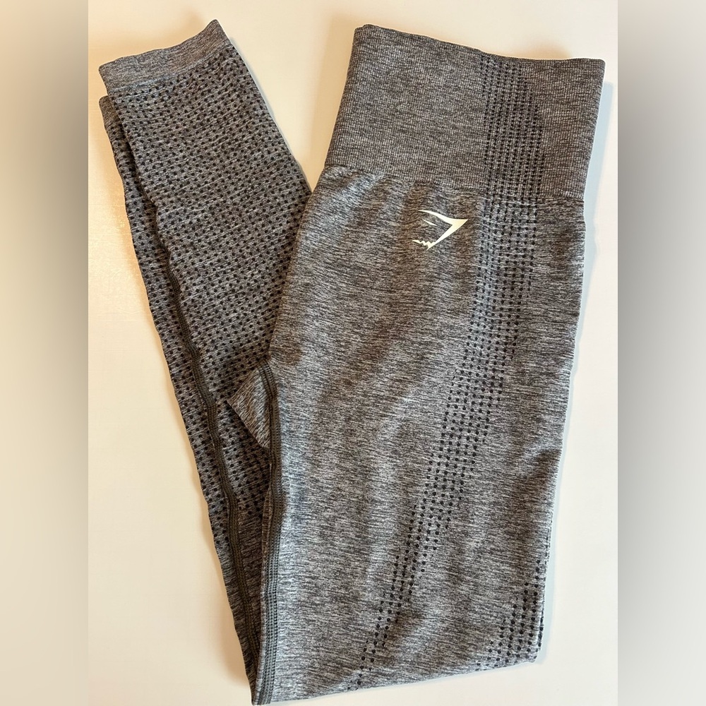 Gym shark leggings